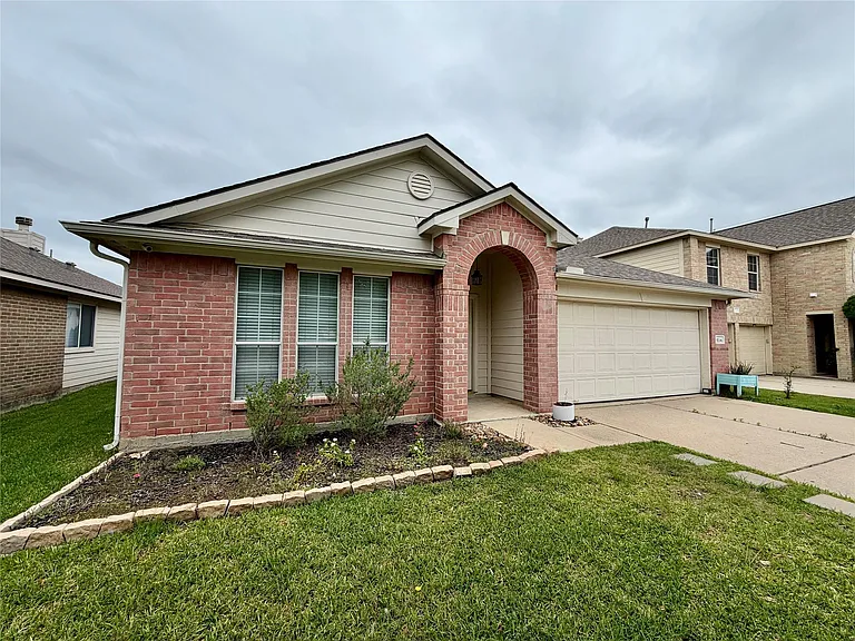 25206 Barmby Dr — Photo 3
