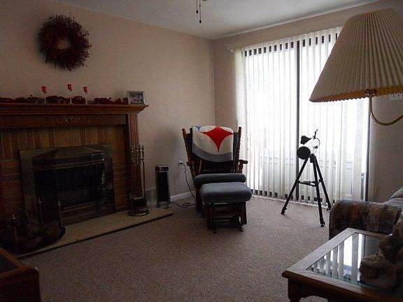 Family Room w/Fireplace
