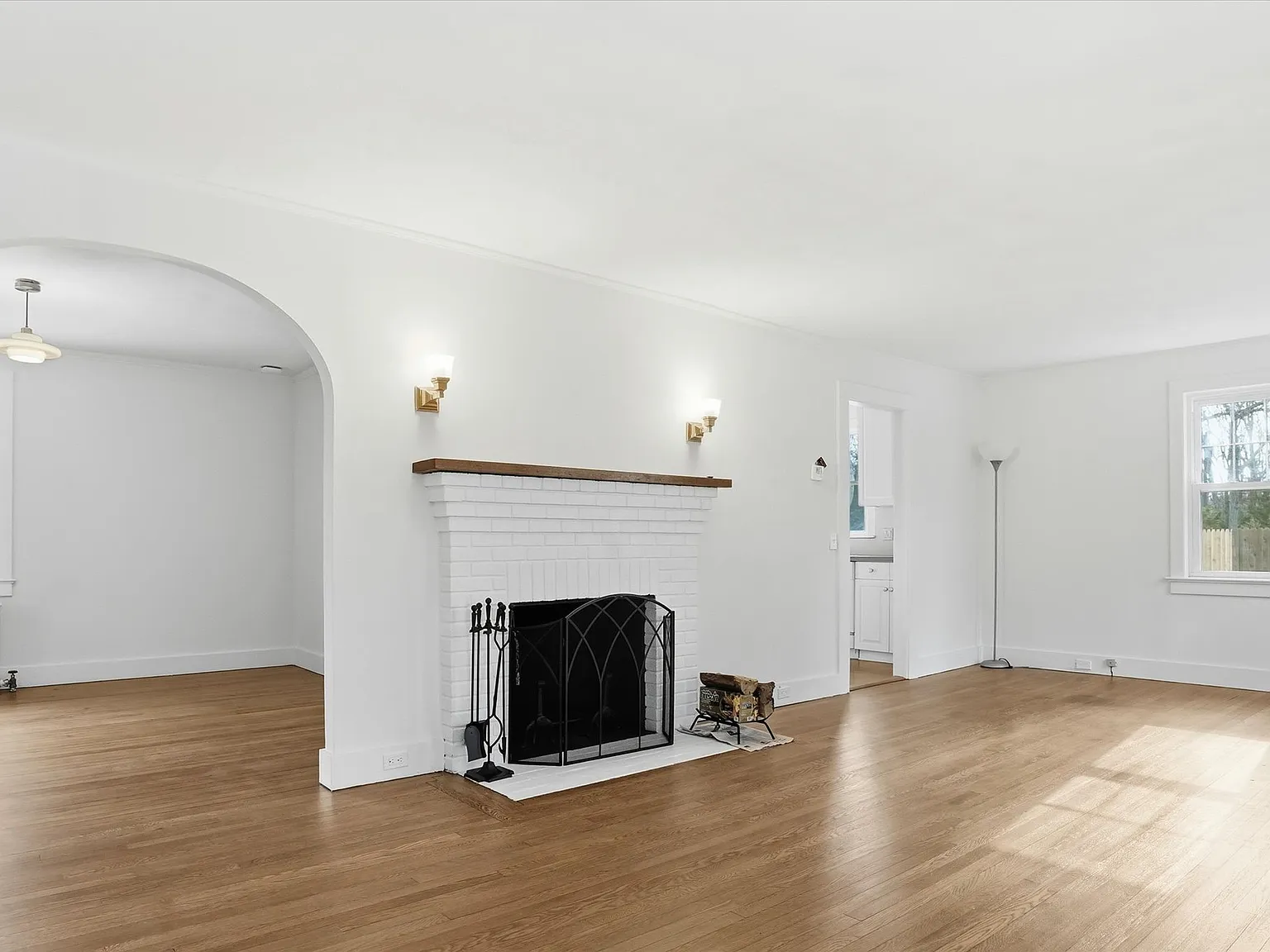 3 bed, 2200 sqft, $5,250 — Photo 4