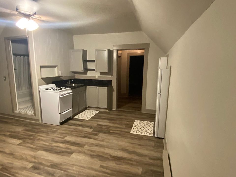 Kitchen- Granite countertops