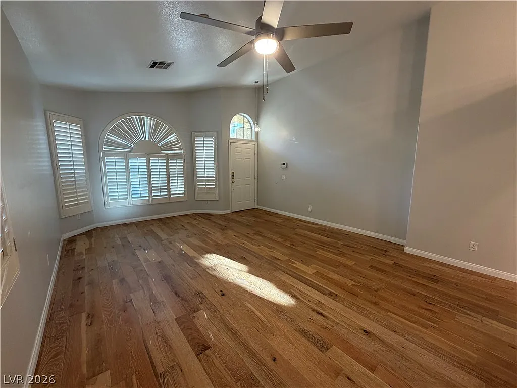 3 bed, 2.0 bath, 1664 sqft, $2,045 — Photo 3