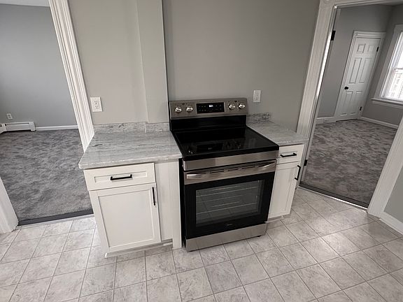 4th image of 77 Oak St APT 2