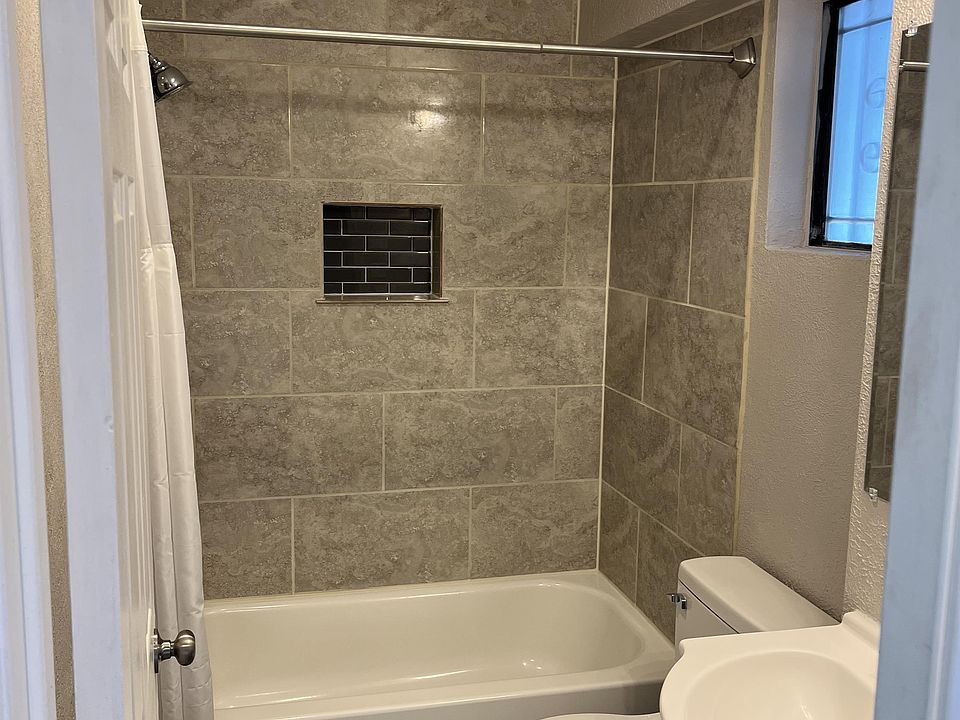 1st image of 318 Princeton Dr SE #11451894