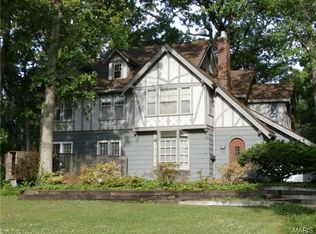 733 Sherwood Dr, Saint Louis, MO 63119