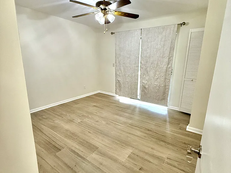 512 Oakhurst St — Photo 4