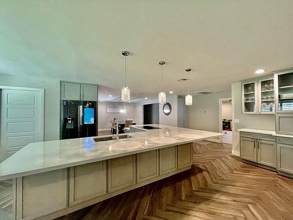 4th image of 9254 N Valley Dr