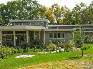 67 Cricket Rdg, Bearsville, NY 12409