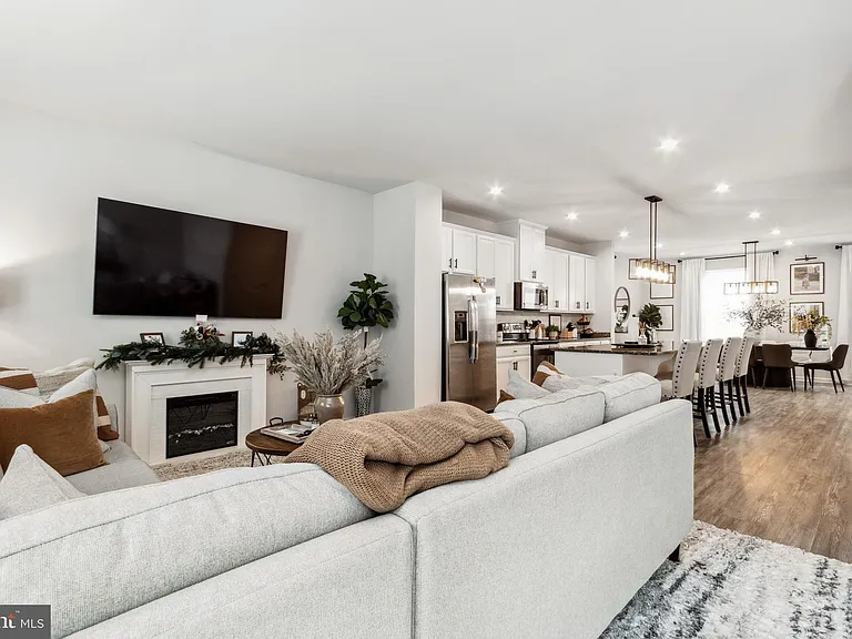 530 View Point Way — Photo 3