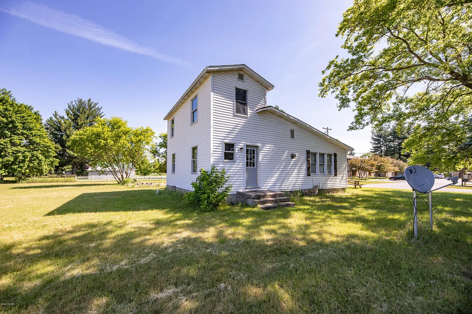 389 N Perry St photo 1