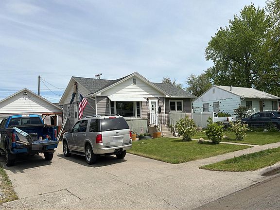 3rd image of 2003 Custer Ave