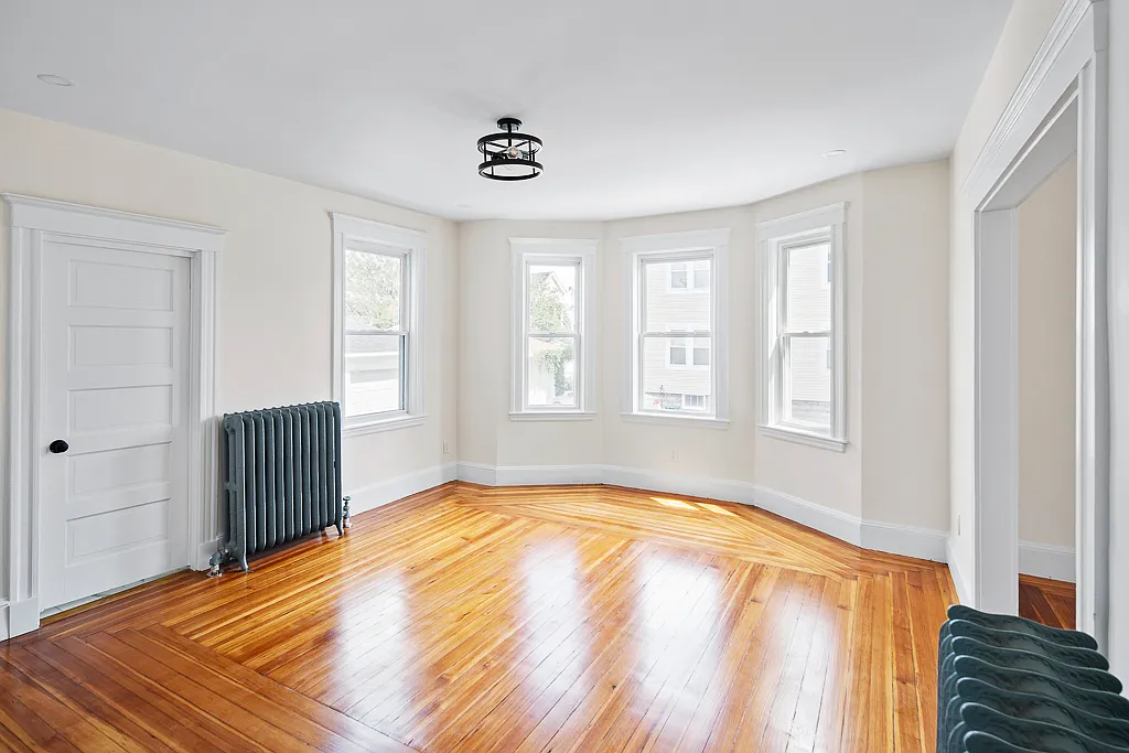 5 bed, 3.5 bath, 2200 sqft, $6,550 — Photo 4