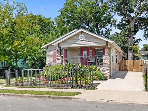 Side parking, enclosed backyard and street parking