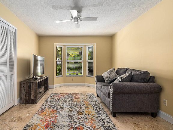 5th image of 3141 SE Bedford Dr