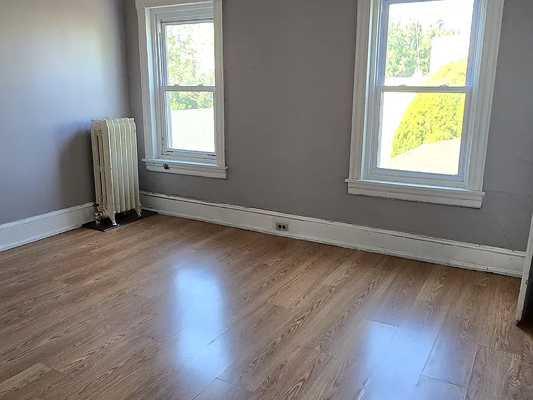 527 Windsor St #2 — Photo 12