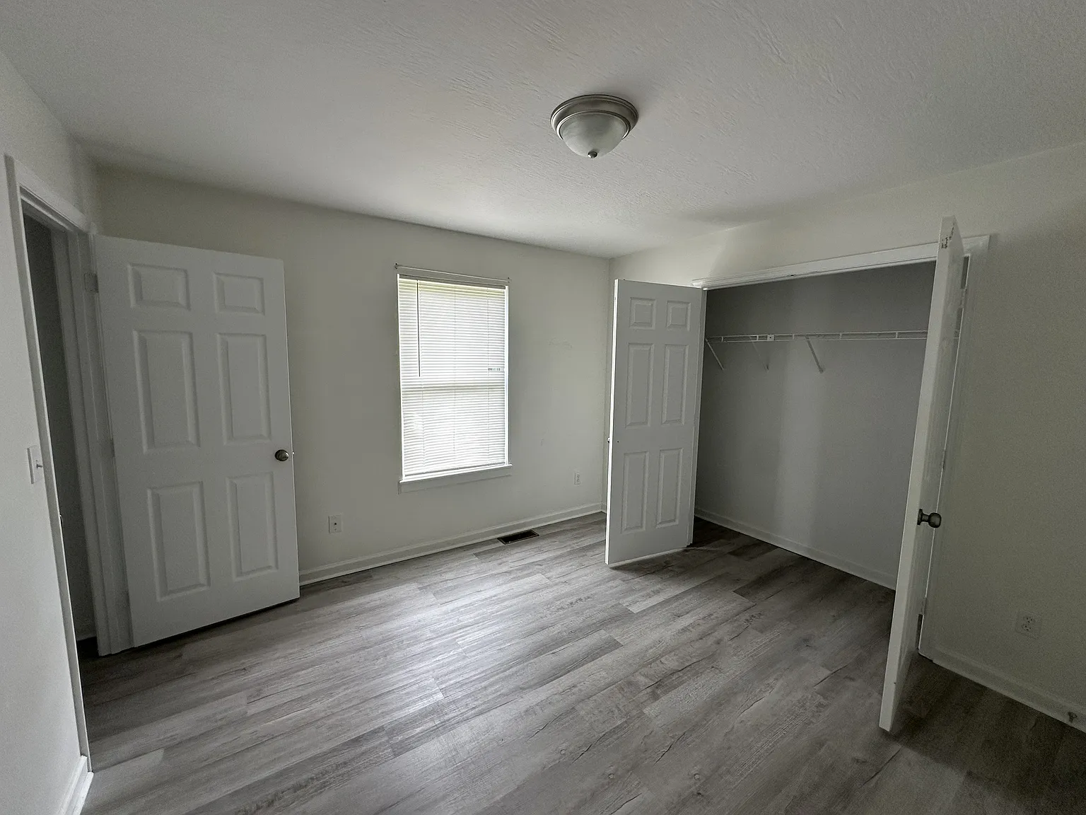 2 bed, 1.5 bath, 900 sqft, $900 — Photo 2