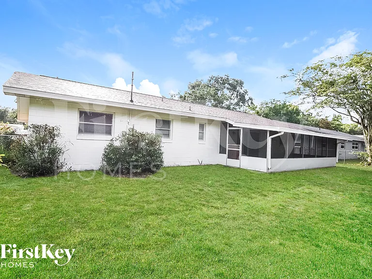 504 Saint Dunstan Way — Photo 18