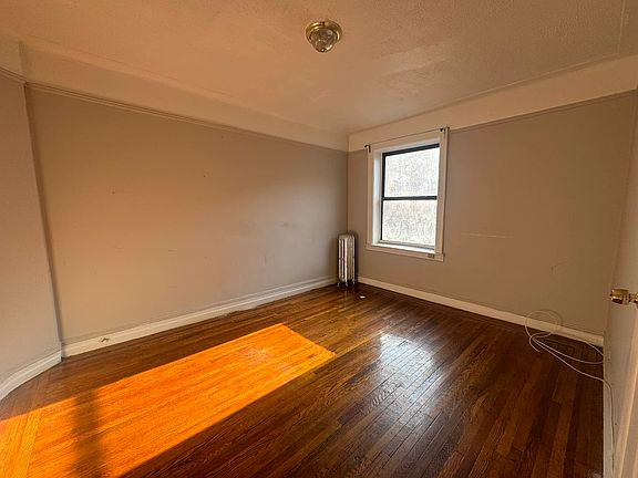 3rd image of 529 E 22nd St #37