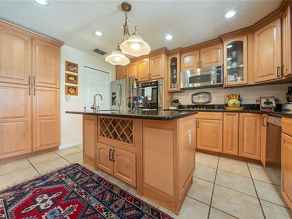 4th image of 2136 Deerfield Dr