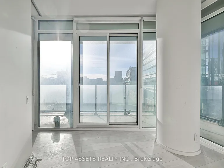 125 Peter St #602 — Photo 22