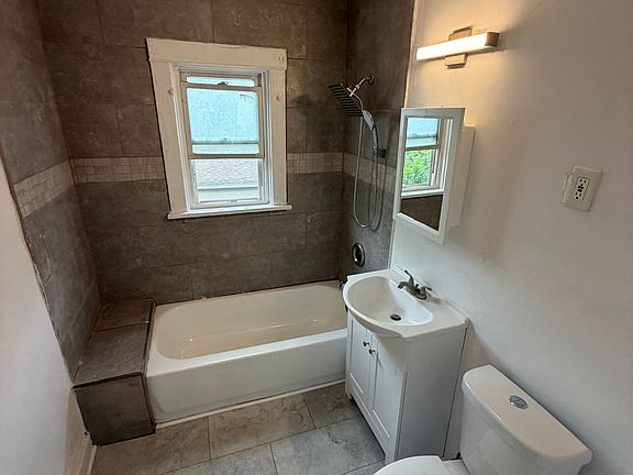 4th image of 312 S Evergreen Ave #312