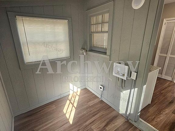 4th image of 127 N Walnut St