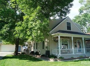 1615 Caroline St, Pekin, IL 61554