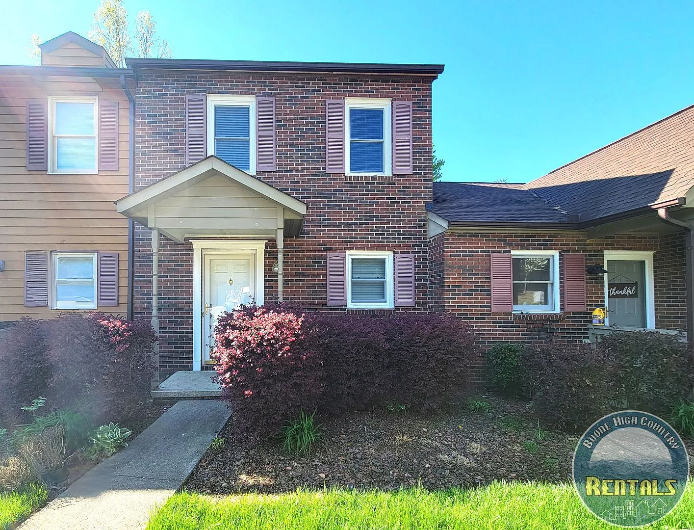 Charming 2BR/1.5BA Townhome Near the Greenway! — Photo 1