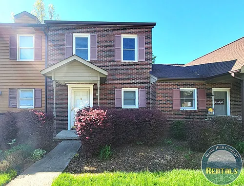 1254 Camelot Ct NE Photo 1