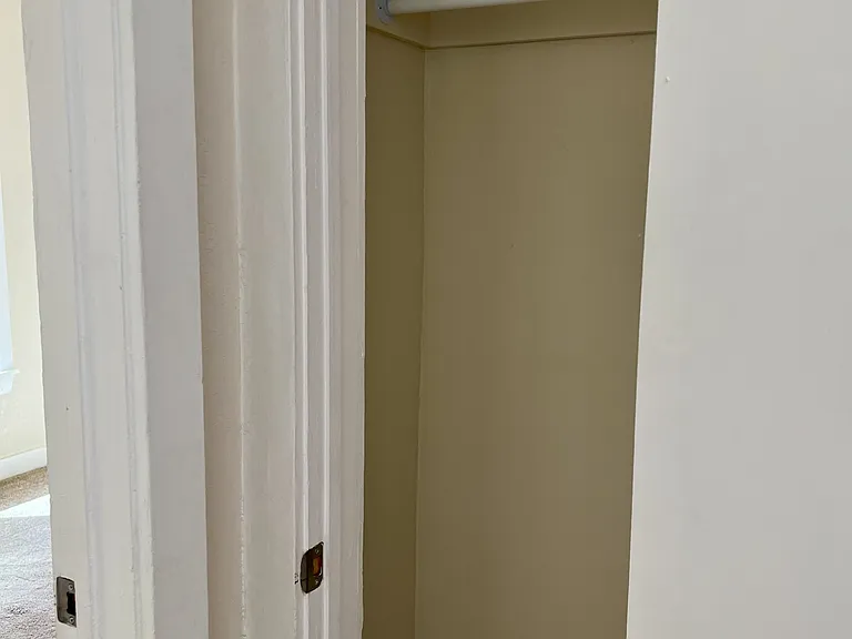 1036 N Madison Ave — Photo 18