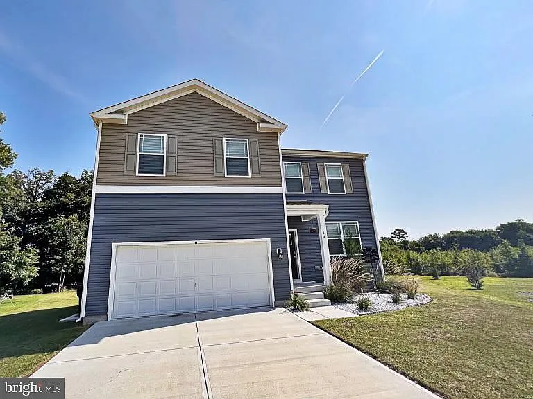 4 bed, 2.5 bath, 2411 sqft, $2,800 — Photo 1