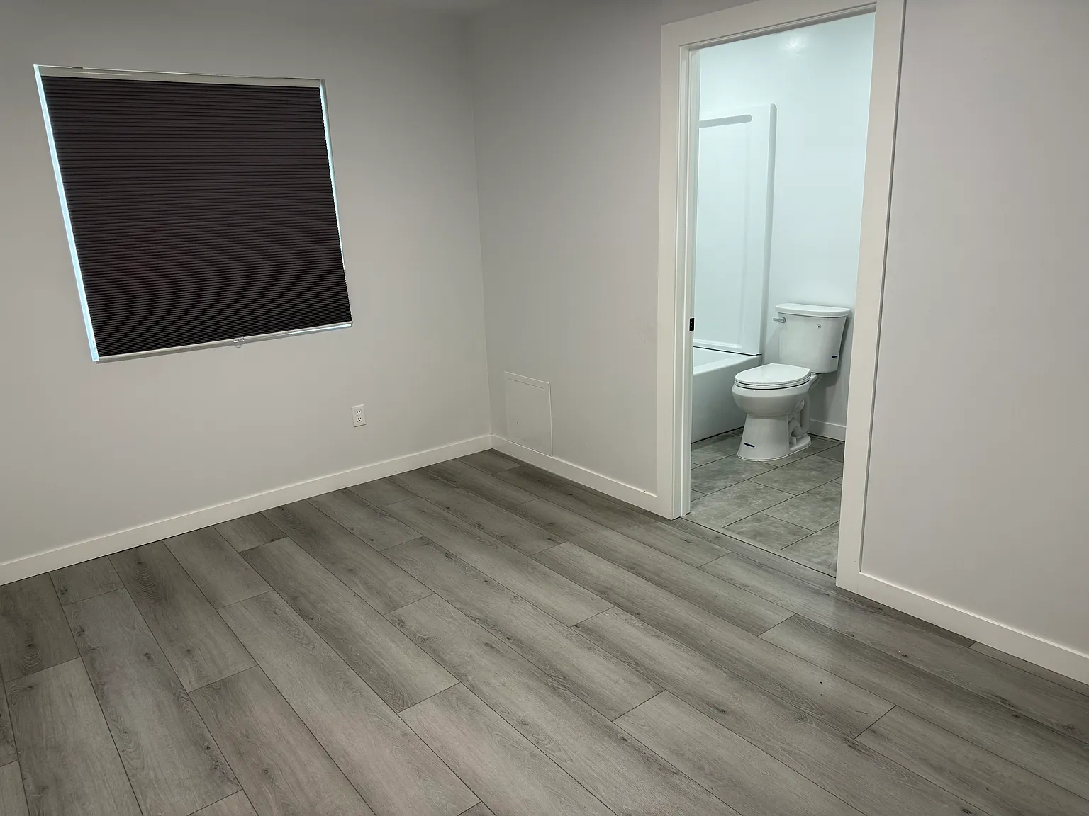3 bed, 795 sqft, $4,050 — Photo 2