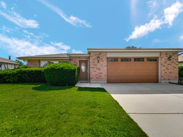 2042 W Spring Ridge Dr, Arlington Heights, IL 60004