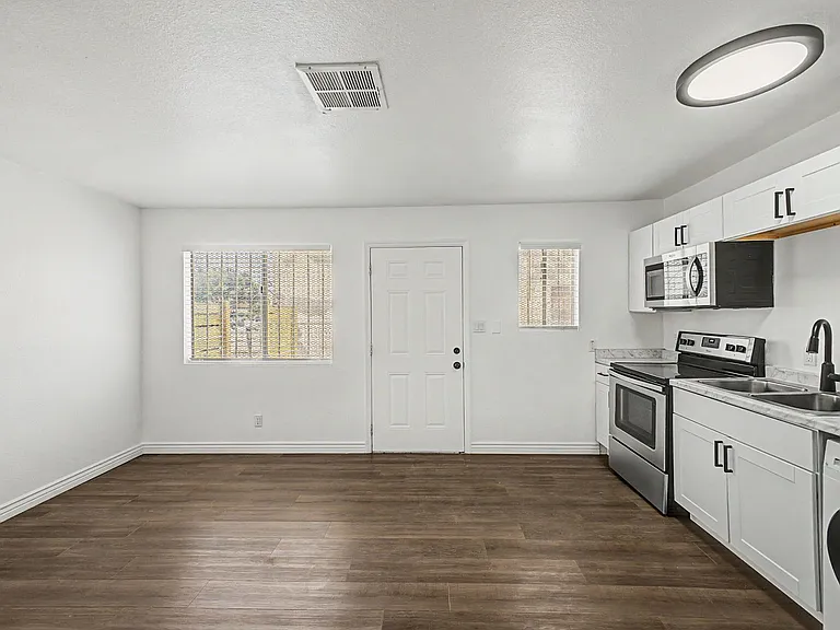 1438 E Adams St #1 — Photo 9