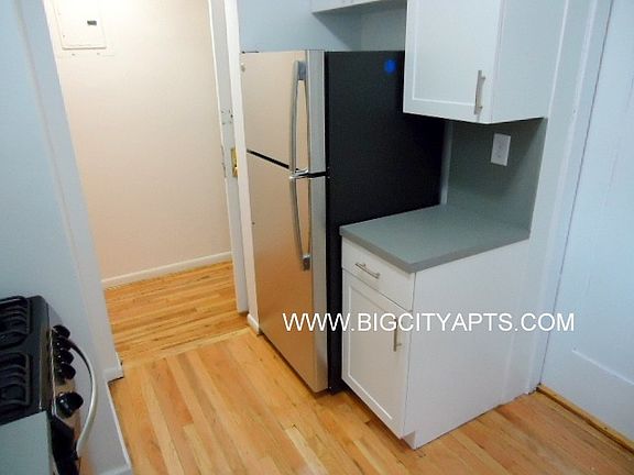 5th image of 3755 76th St APT 3A
