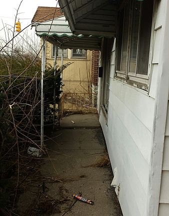 4th image of 951 E Brentwood St