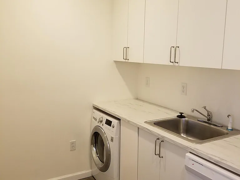 Kitchen with washer/dryer