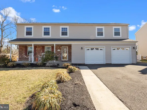 70 Oxford Dr, Langhorne, PA 19047