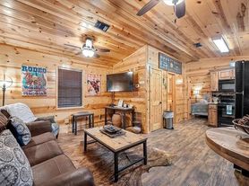 211 Marlin Dr, Broken Bow, OK