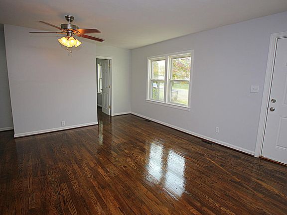 3rd image of 928 Curtis Ave NW