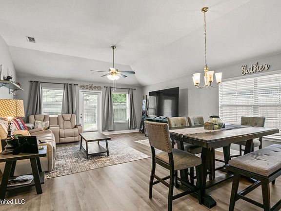 4th image of 16501 Lexington Ct