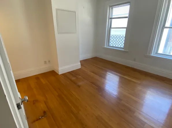254 Newbury St #18, Boston, MA 02116