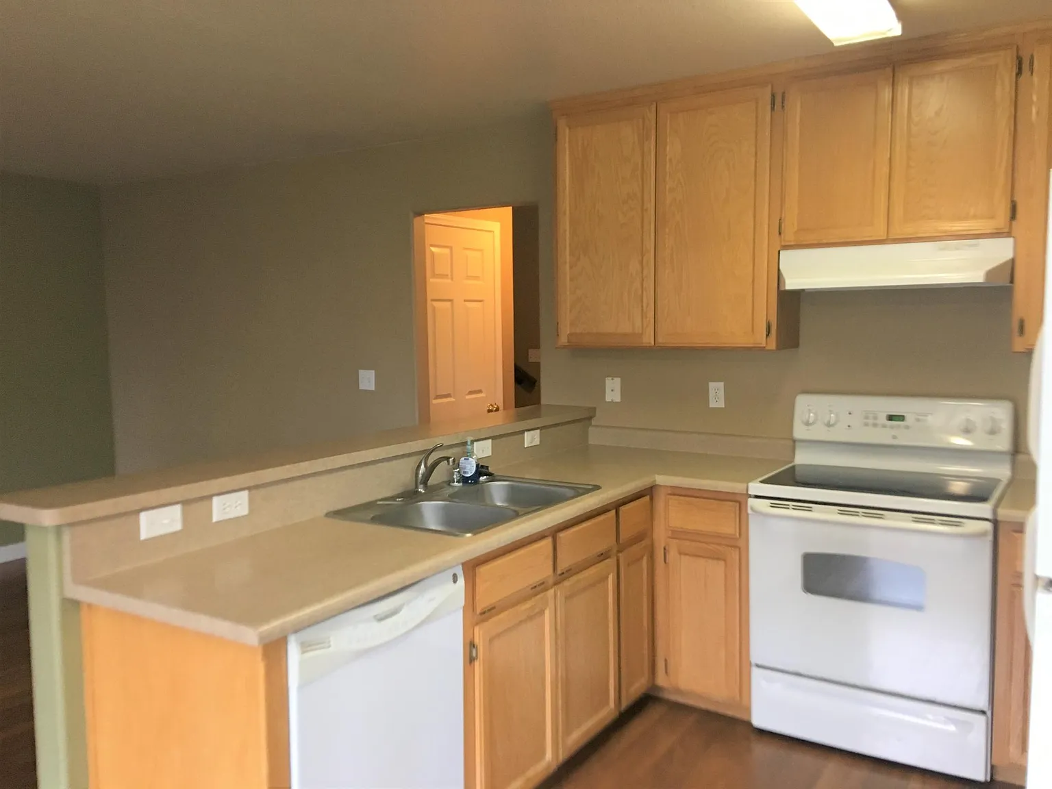 3 bed, 1269 sqft, $1,855 — Photo 2