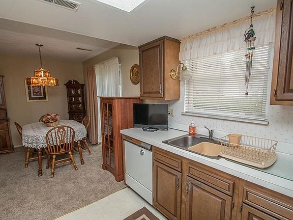 5th image of 9959 Magnolia Dr #11