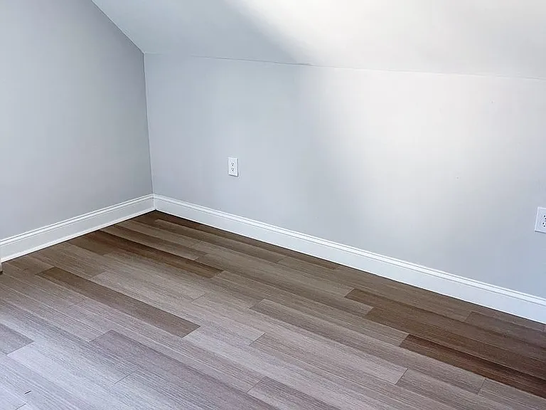 236 Nicoll St — Photo 14