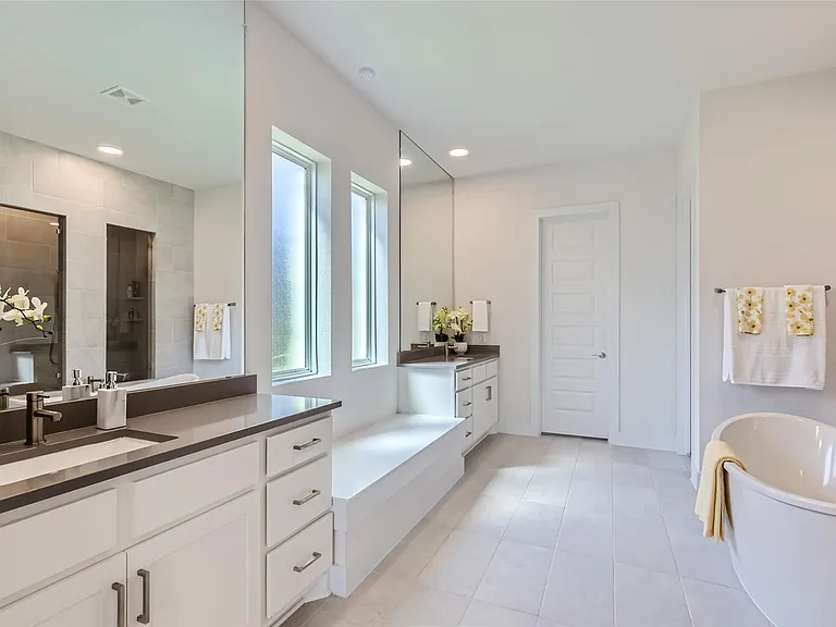 704 Palamos Dr — Photo 19