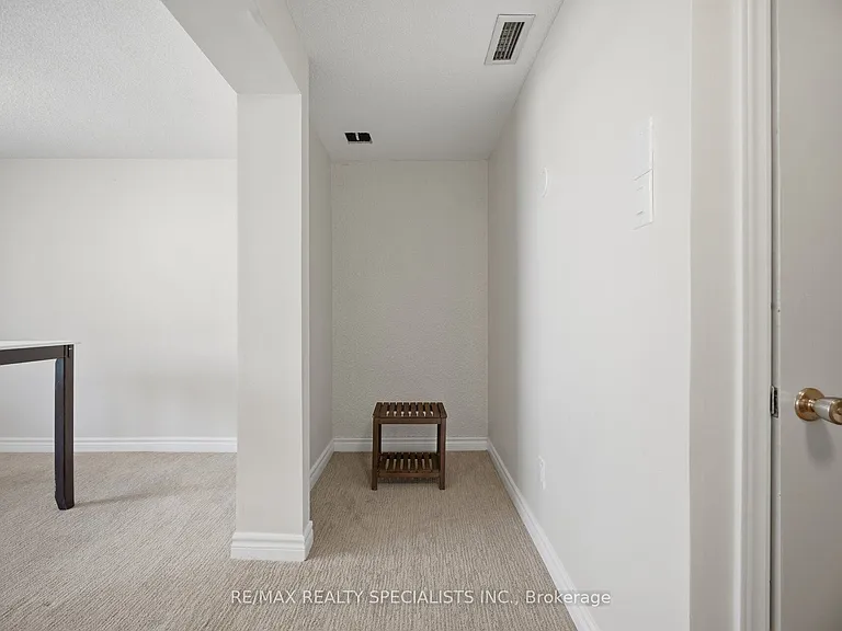 701 Burnhamthorpe Rd #106 — Photo 41
