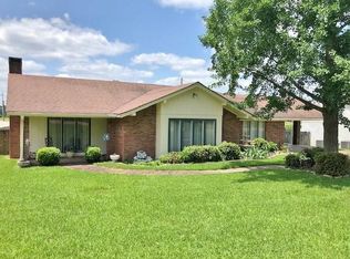 402 Oakbrook Cir, McComb, MS 39648