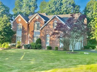 29 Whitewood Rd, Newtown, CT 06470