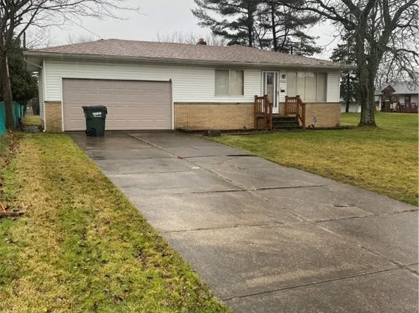 23661 Lincoln Dr, Bedford Heights, OH 44146