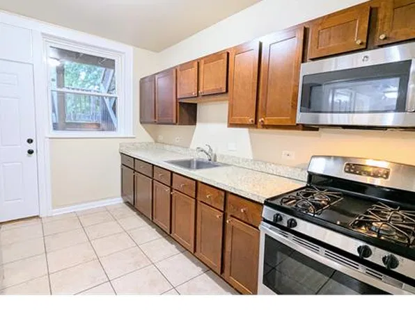 2804 E 81st St #1, Chicago, IL 60617